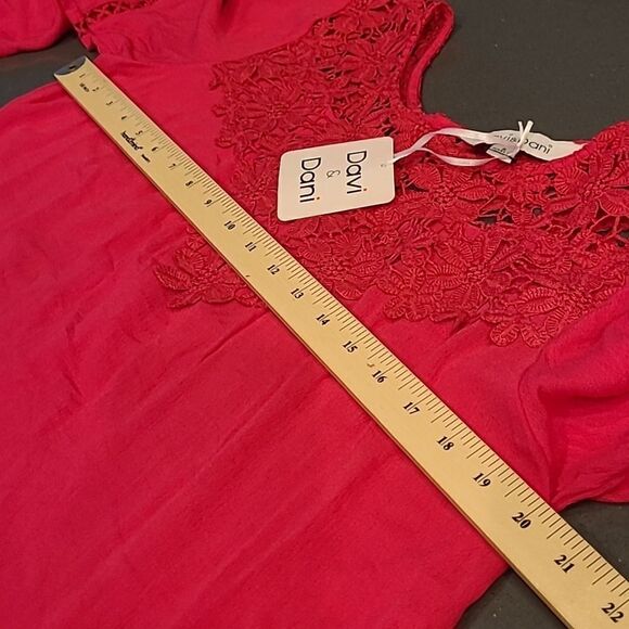 Davi & Dani sz S berry pink top with lace neckline and bishop sleeves - Picture 6 of 11
